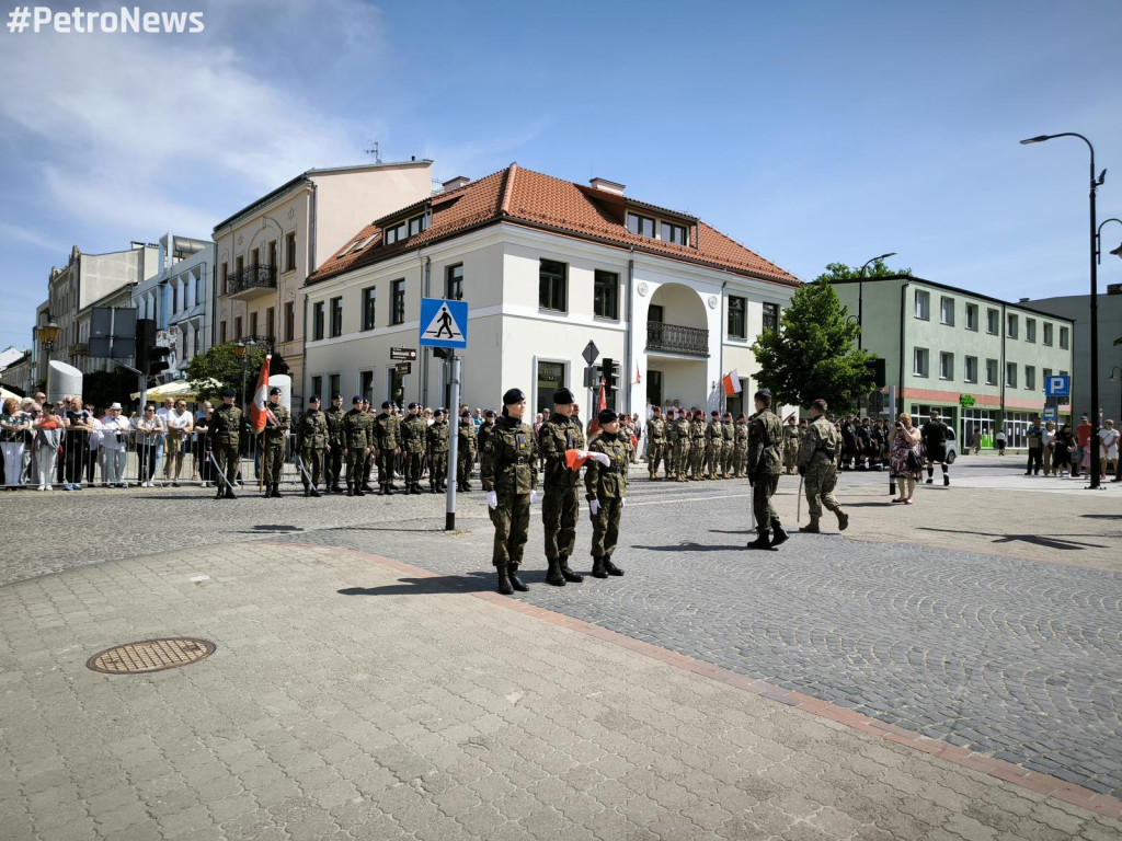 Kwiaty, sztandary i muzyka. Rocznica uchwalenia Konstytucji 3 Maja [ZDJĘCIA]