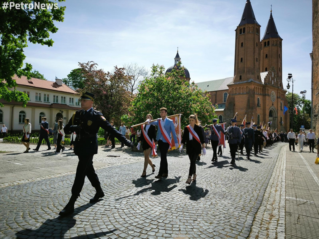 Kwiaty, sztandary i muzyka. Rocznica uchwalenia Konstytucji 3 Maja [ZDJĘCIA]