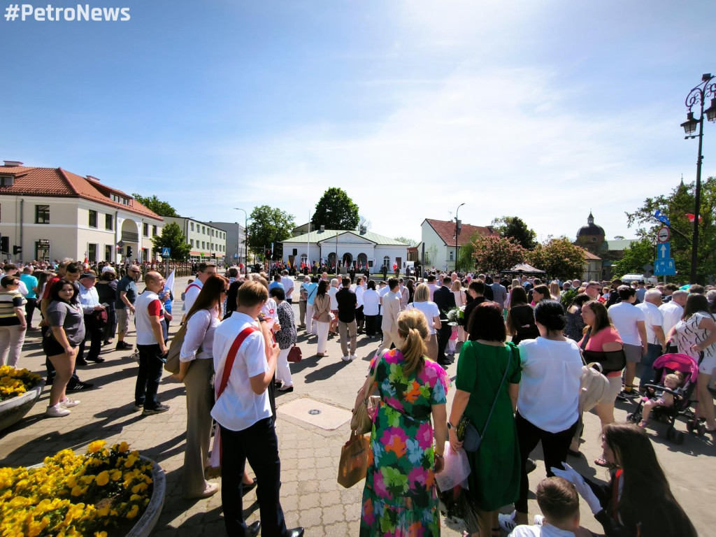 Kwiaty, sztandary i muzyka. Rocznica uchwalenia Konstytucji 3 Maja [ZDJĘCIA]