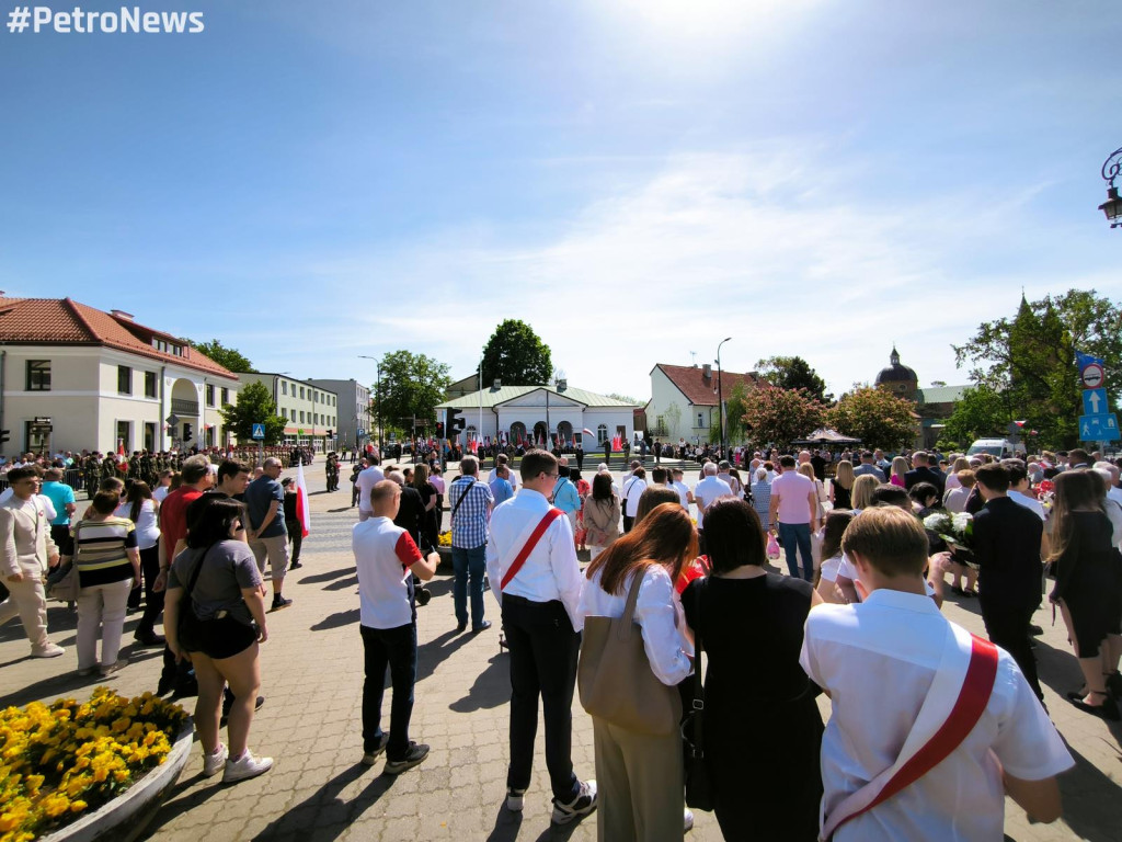 Kwiaty, sztandary i muzyka. Rocznica uchwalenia Konstytucji 3 Maja [ZDJĘCIA]