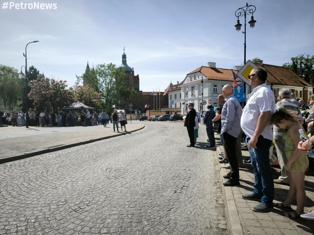 Kwiaty, sztandary i muzyka. Rocznica uchwalenia Konstytucji 3 Maja [ZDJĘCIA]