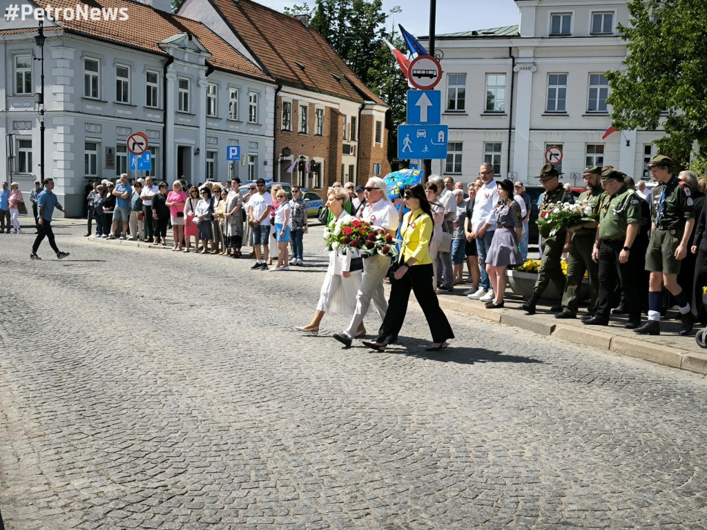 Kwiaty, sztandary i muzyka. Rocznica uchwalenia Konstytucji 3 Maja [ZDJĘCIA]