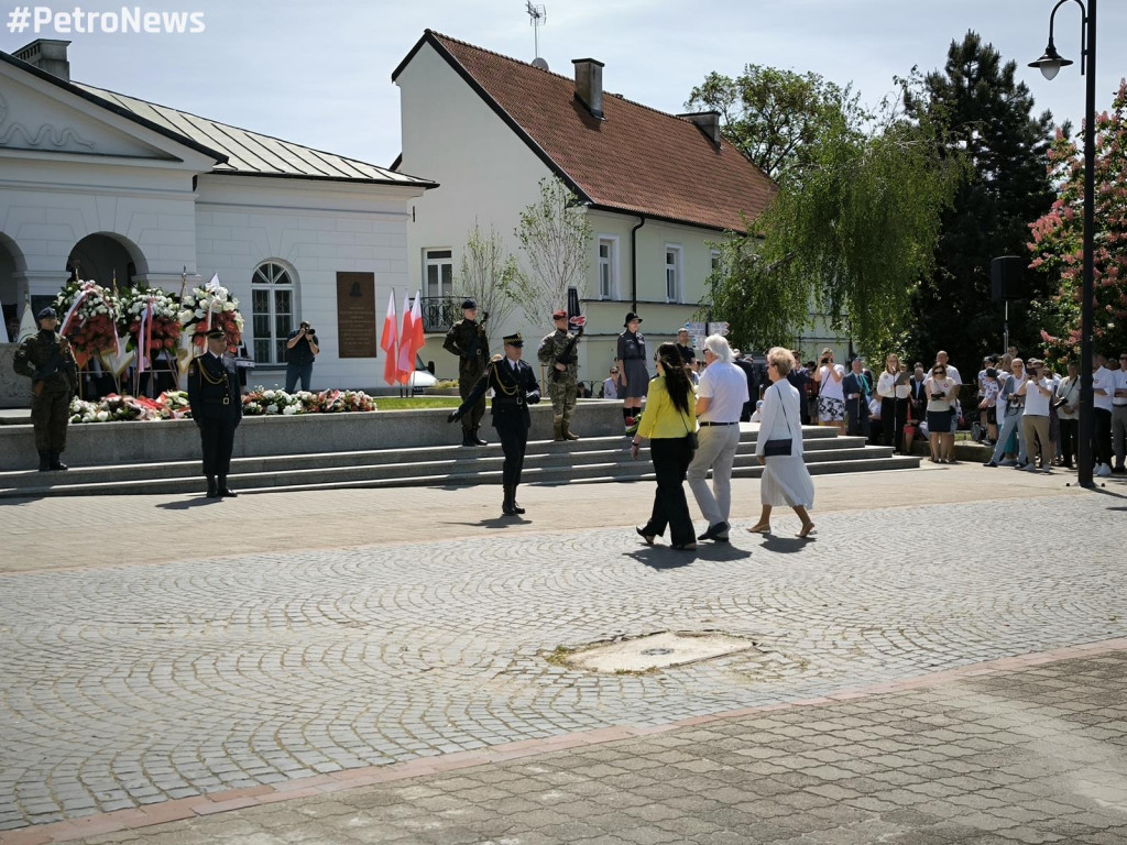 Kwiaty, sztandary i muzyka. Rocznica uchwalenia Konstytucji 3 Maja [ZDJĘCIA]