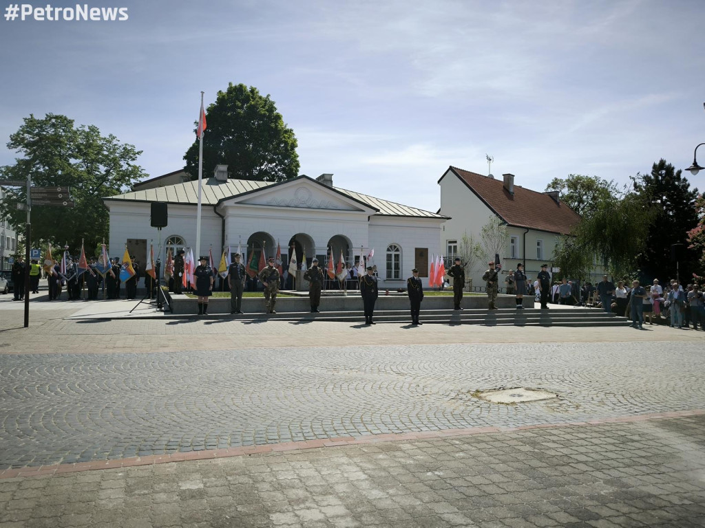 Kwiaty, sztandary i muzyka. Rocznica uchwalenia Konstytucji 3 Maja [ZDJĘCIA]