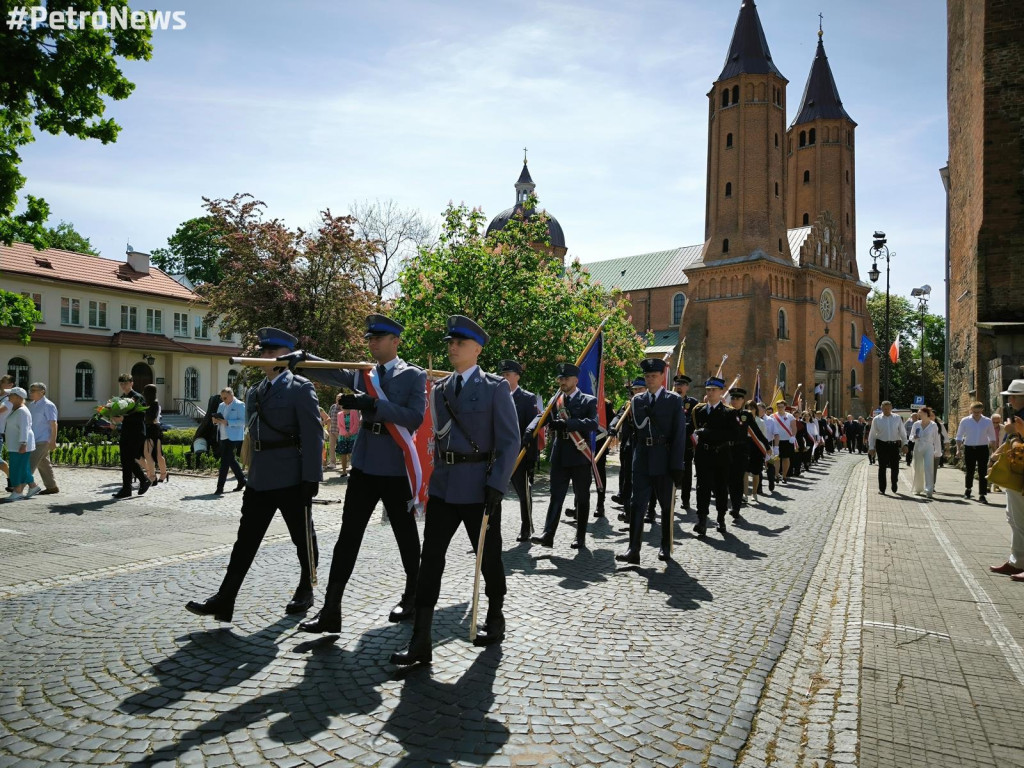 Kwiaty, sztandary i muzyka. Rocznica uchwalenia Konstytucji 3 Maja [ZDJĘCIA]