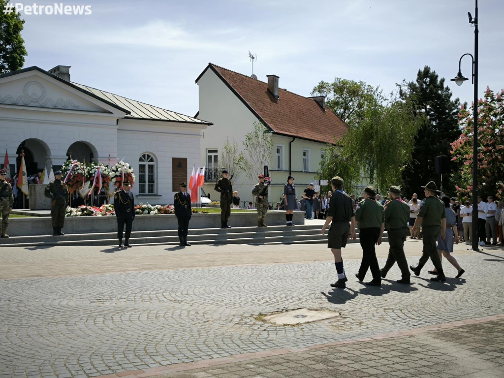 Kwiaty, sztandary i muzyka. Rocznica uchwalenia Konstytucji 3 Maja [ZDJĘCIA]