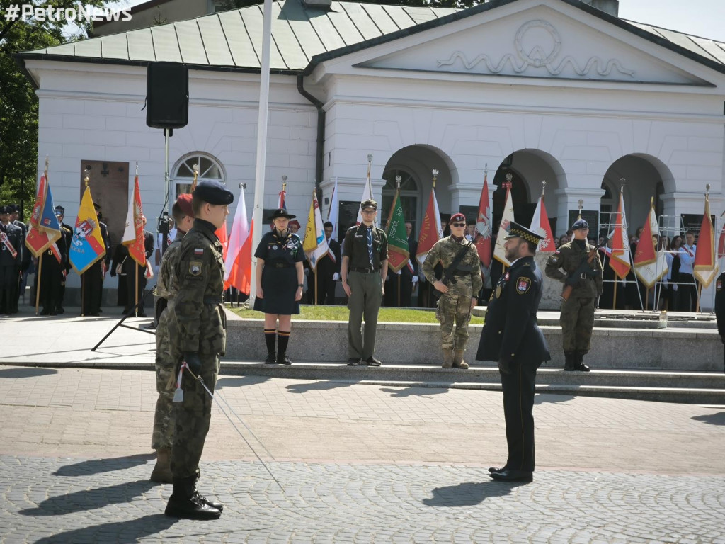 Kwiaty, sztandary i muzyka. Rocznica uchwalenia Konstytucji 3 Maja [ZDJĘCIA]