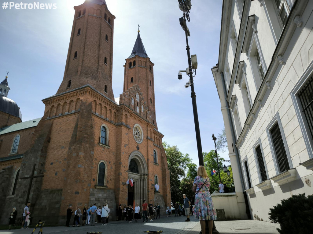 Kwiaty, sztandary i muzyka. Rocznica uchwalenia Konstytucji 3 Maja [ZDJĘCIA]