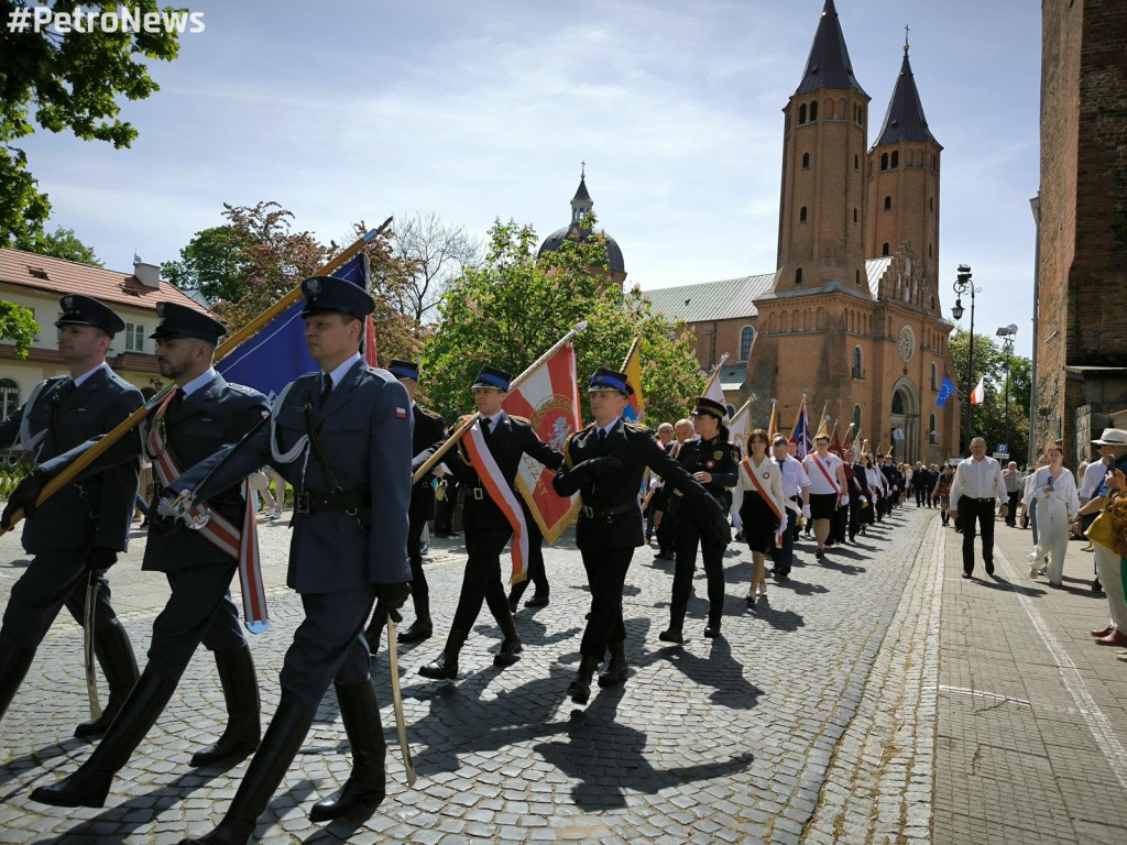 Kwiaty, sztandary i muzyka. Rocznica uchwalenia Konstytucji 3 Maja [ZDJĘCIA]