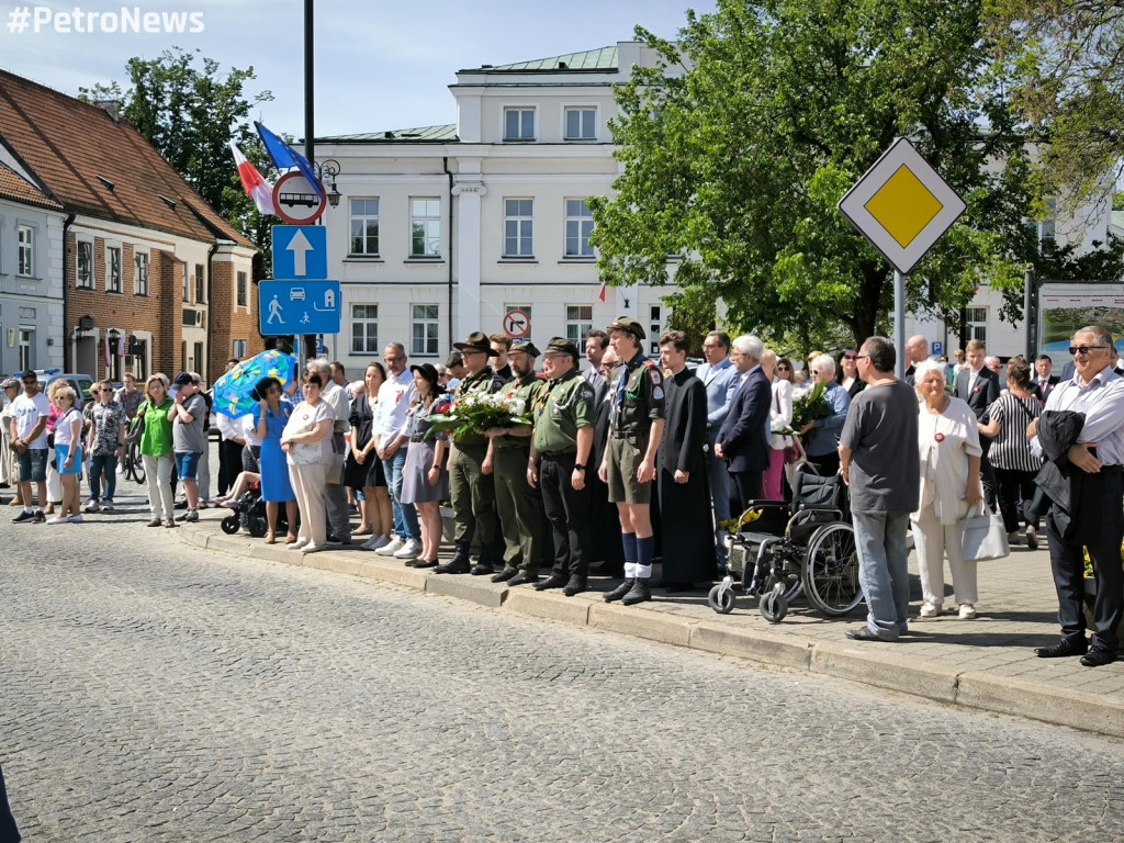 Kwiaty, sztandary i muzyka. Rocznica uchwalenia Konstytucji 3 Maja [ZDJĘCIA]