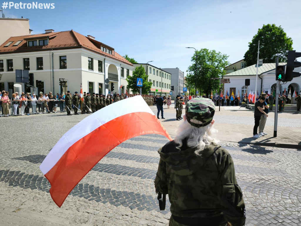 Kwiaty, sztandary i muzyka. Rocznica uchwalenia Konstytucji 3 Maja [ZDJĘCIA]