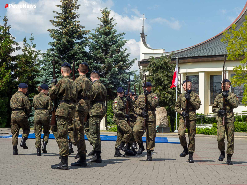 Płockie liceum mundurowe ma już 20 lat [ZDJĘCIA]