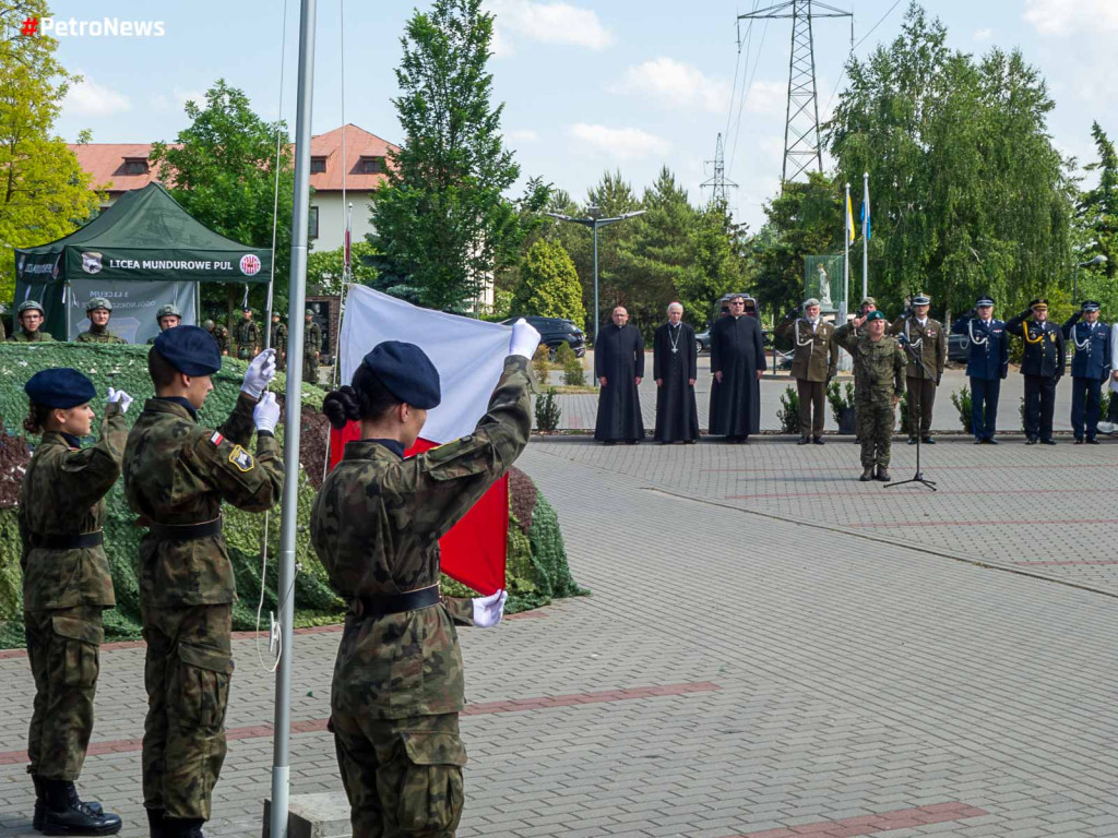 Płockie liceum mundurowe ma już 20 lat [ZDJĘCIA]