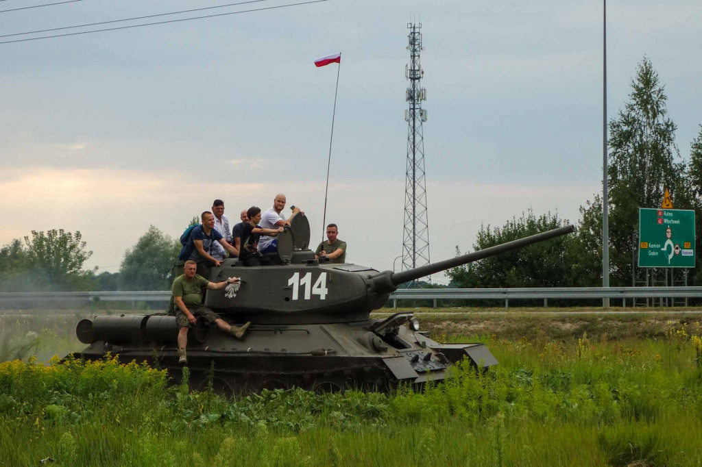 Widowiskowe wyczyny pojazdów na zlocie w Płocku