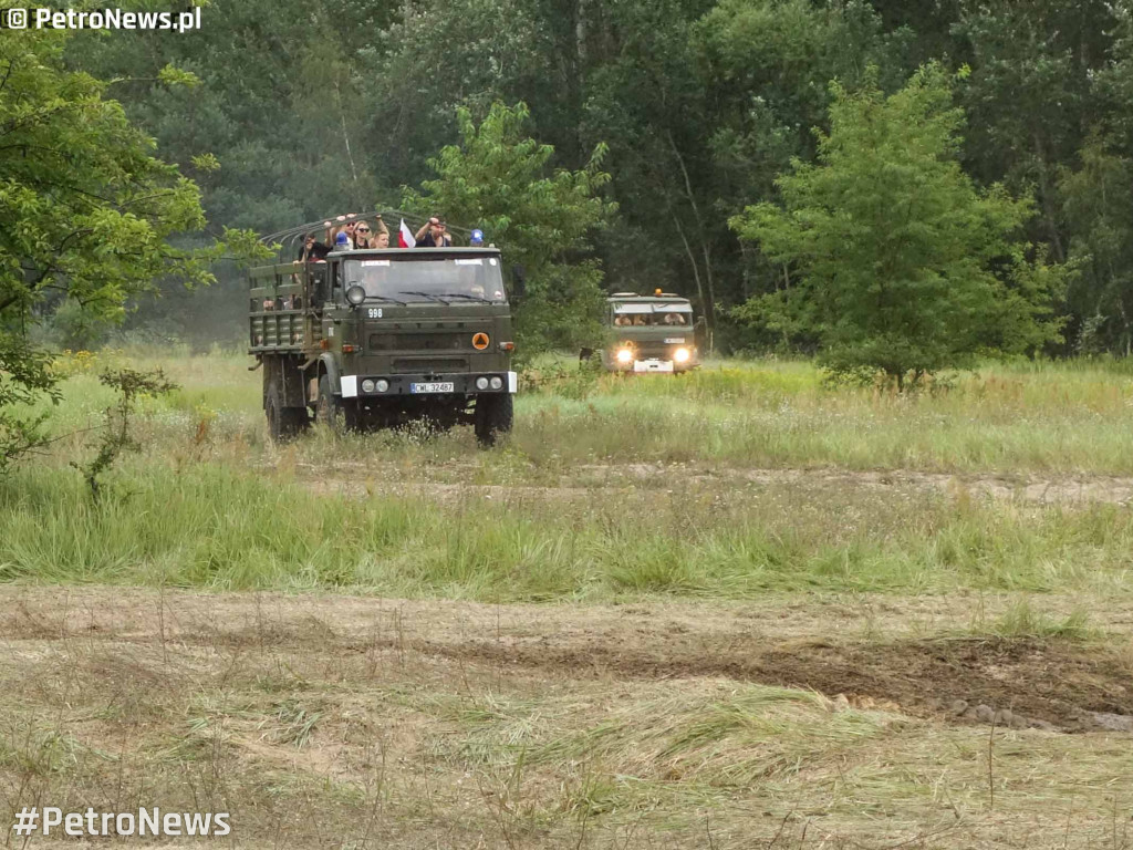Widowiskowe wyczyny pojazdów na zlocie w Płocku