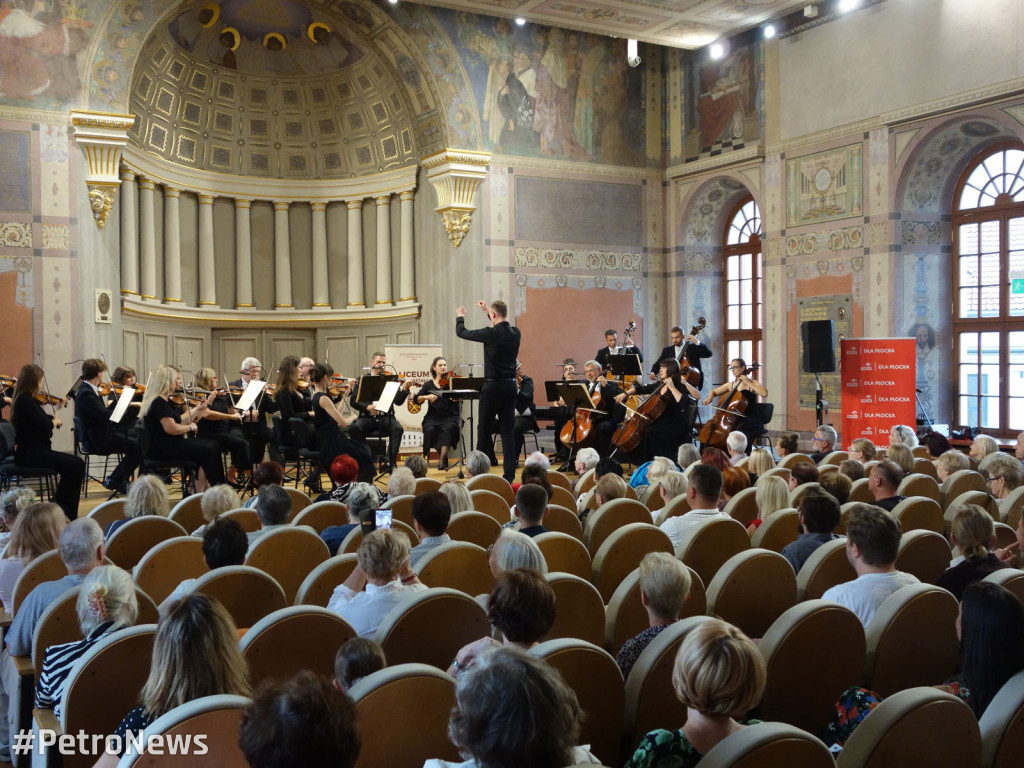 Piękny koncert płockich symfoników w Małachowiance