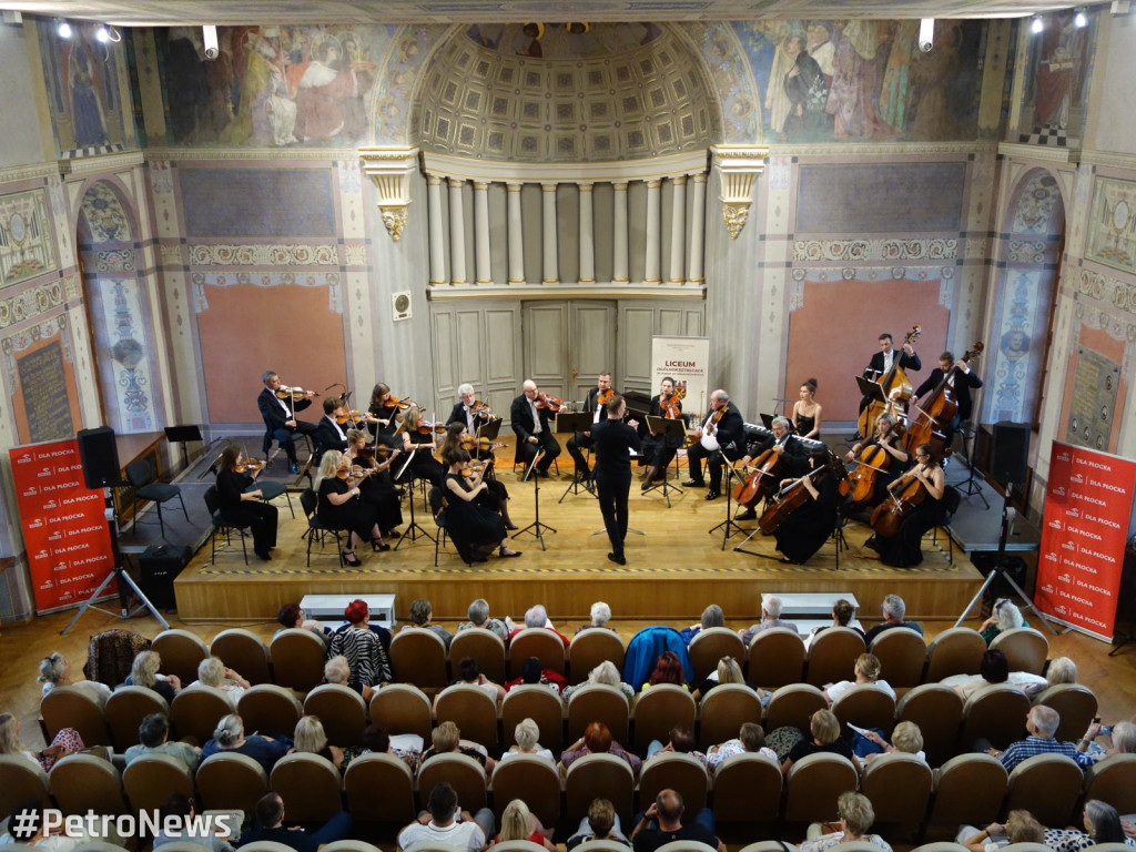 Piękny koncert płockich symfoników w Małachowiance