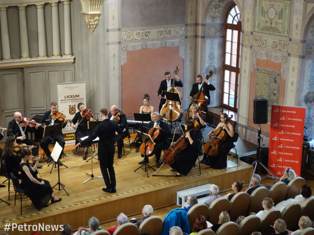 Piękny koncert płockich symfoników w Małachowiance