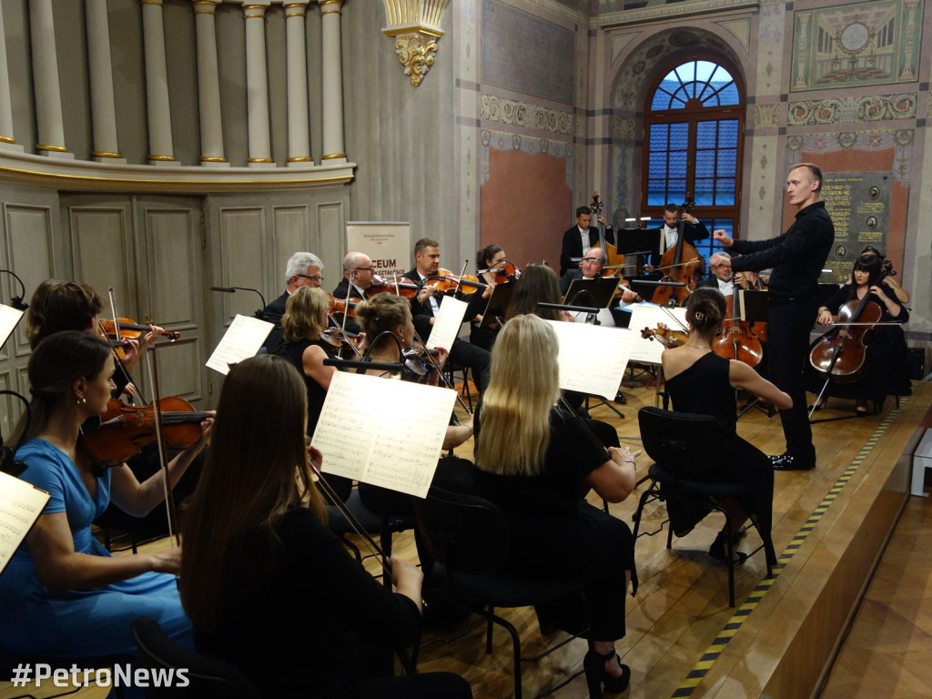 Piękny koncert płockich symfoników w Małachowiance