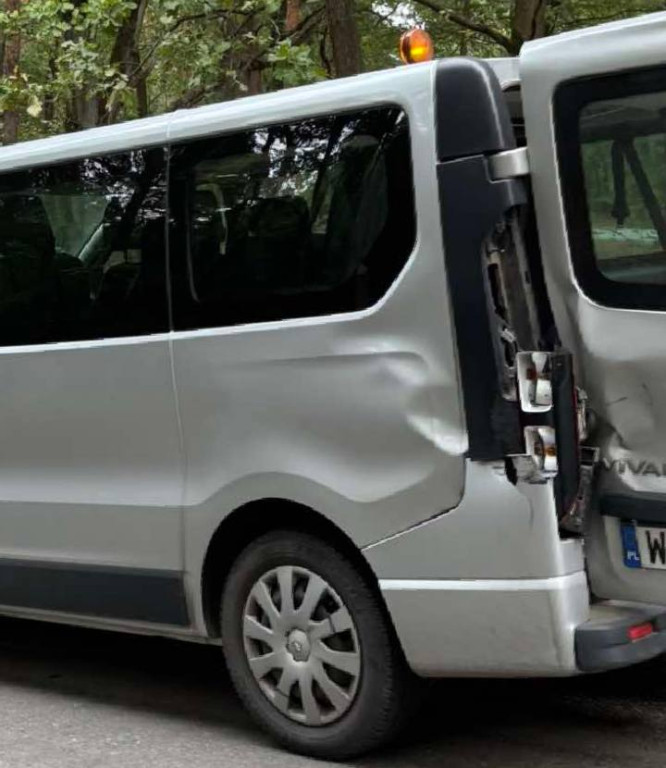 Zderzenie busa z pociągiem