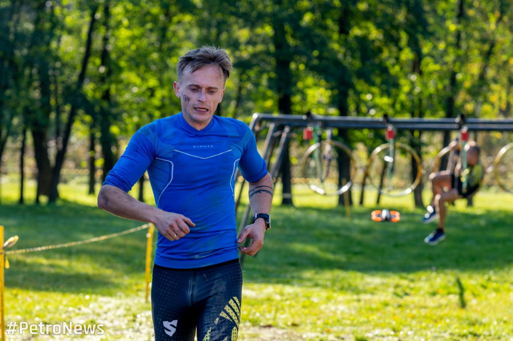 Napędza ich adrenalina! Biegi przeszkodowe