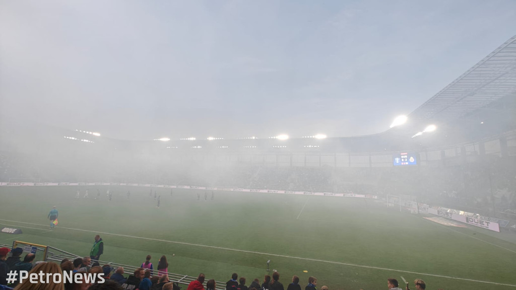 Fajerwerki na stadionie, poszkodowani kibice