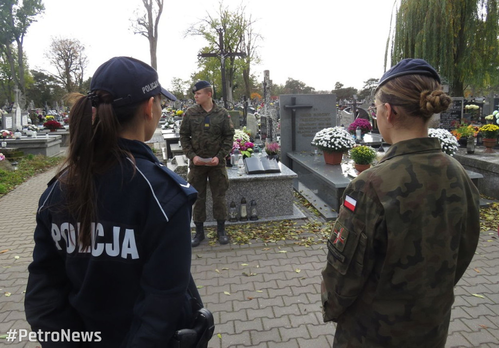 Płoccy uczniowie patrolowali gostyniński cmentarz