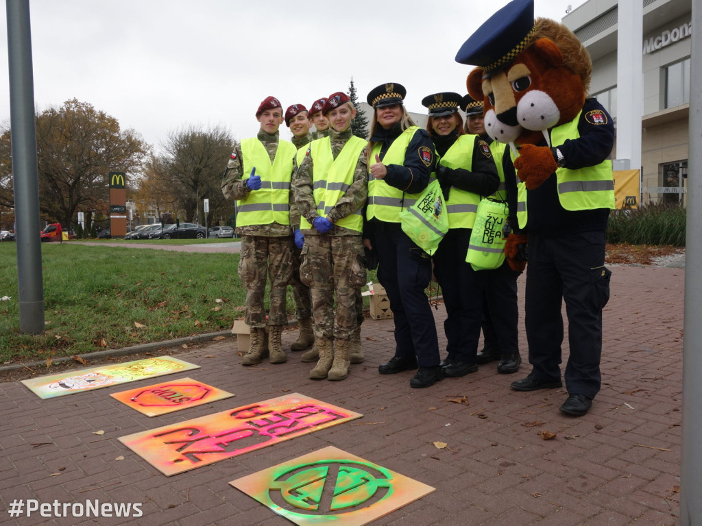 Płoccy mundurowi i uczniowie malowali graffiti