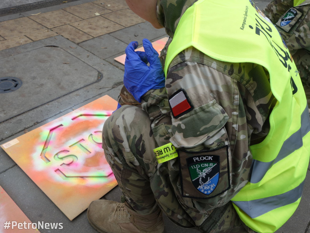 Płoccy mundurowi i uczniowie malowali graffiti