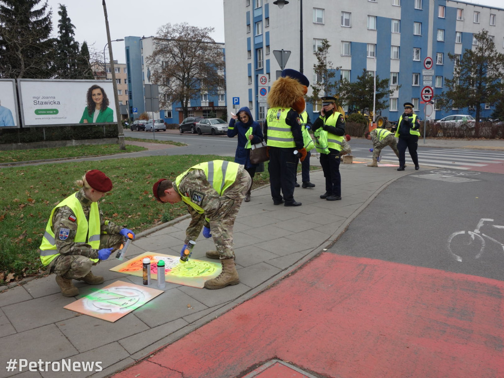 Płoccy mundurowi i uczniowie malowali graffiti