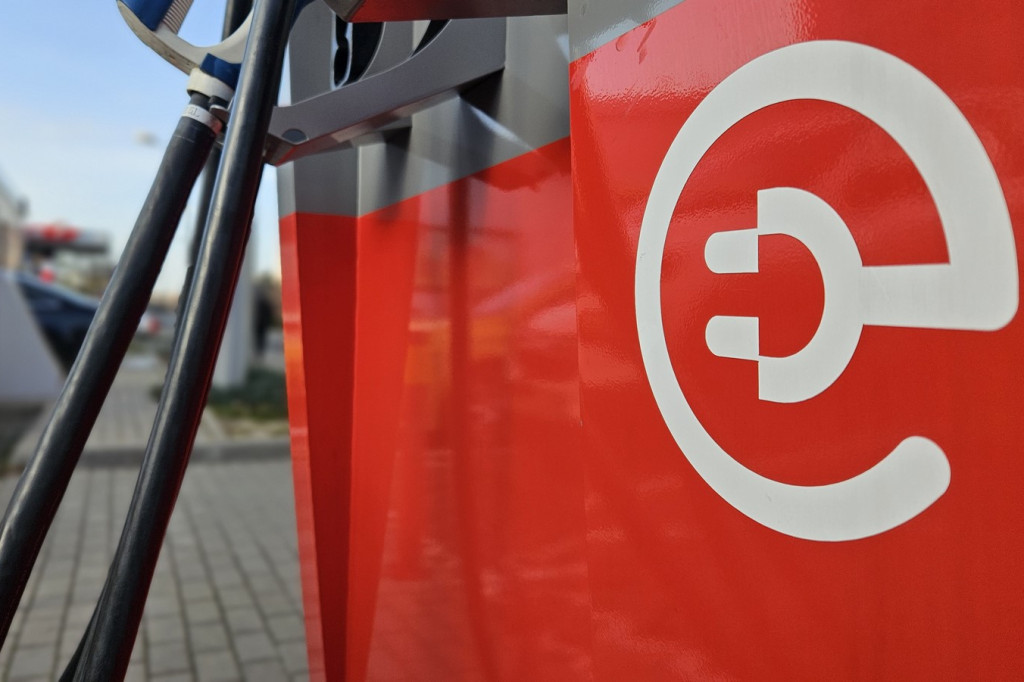 Skąd na stacji bierze się energia elektryczna?