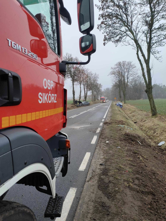 Zderzenie trzech aut podczas wyprzedzania