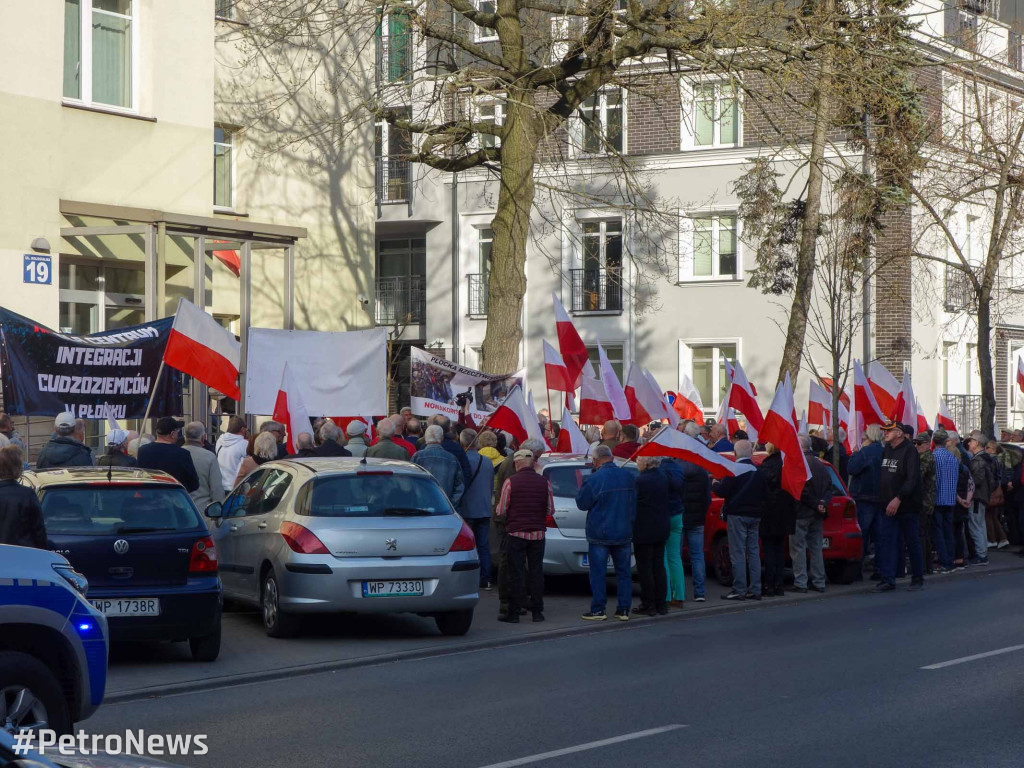 Protest przeciwko nielegalnym imigrantom w Płocku