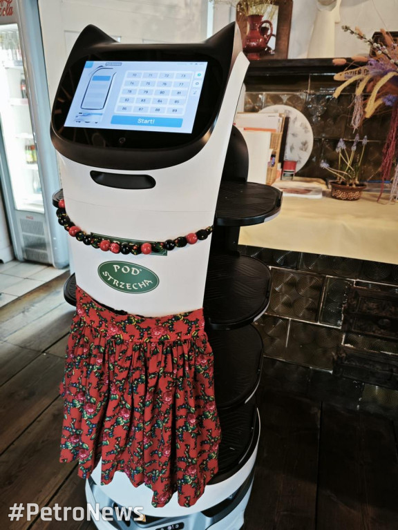 Karczma pod Strzechą ma kelnerkę robota