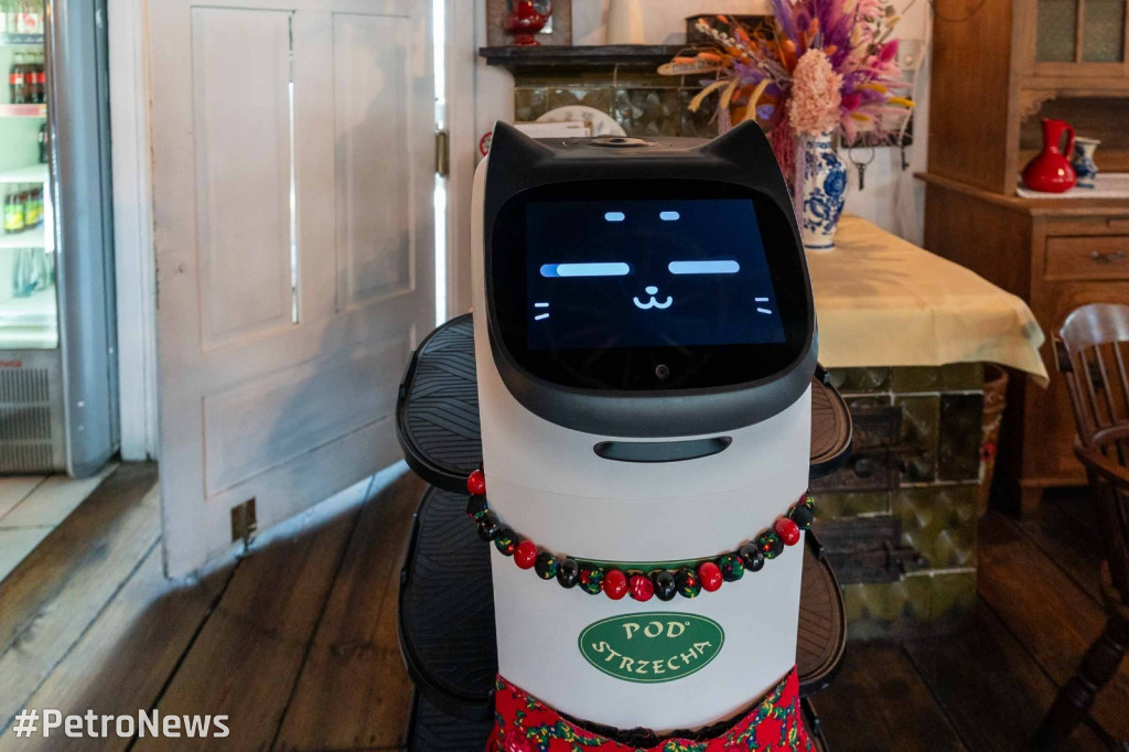 Karczma pod Strzechą ma kelnerkę robota