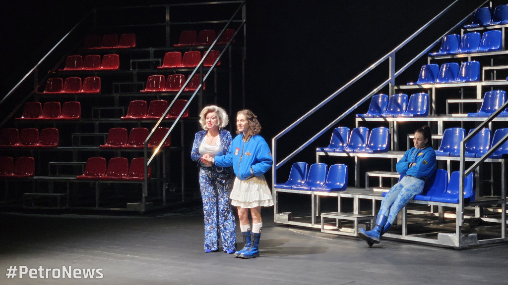 Teatr z tradycją, przyszłością i... ORLENEM