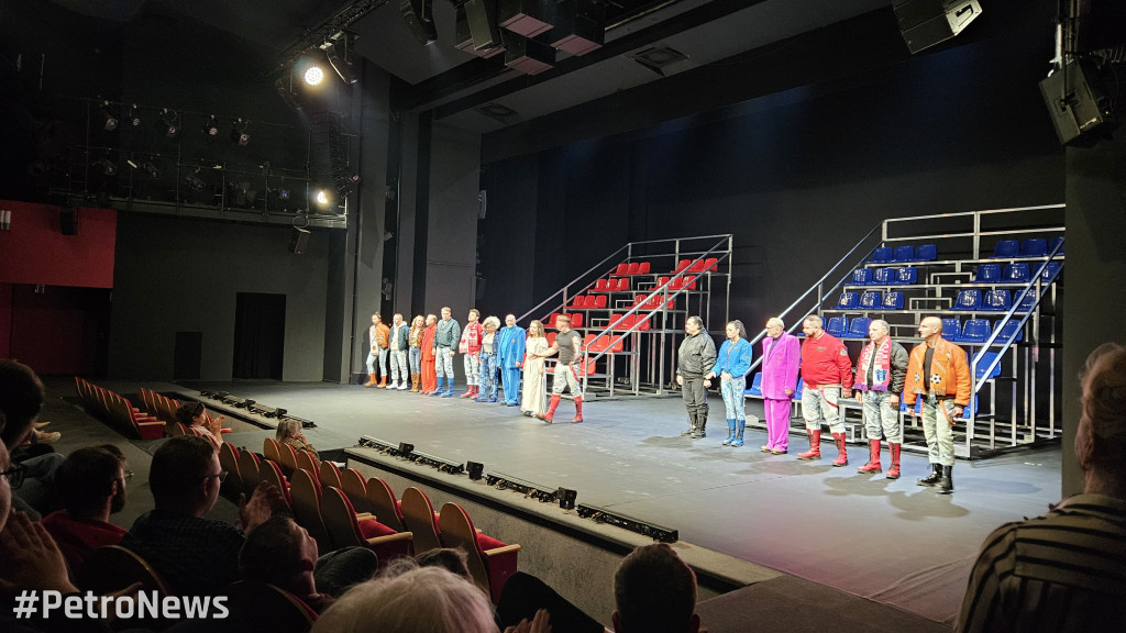 Teatr z tradycją, przyszłością i... ORLENEM