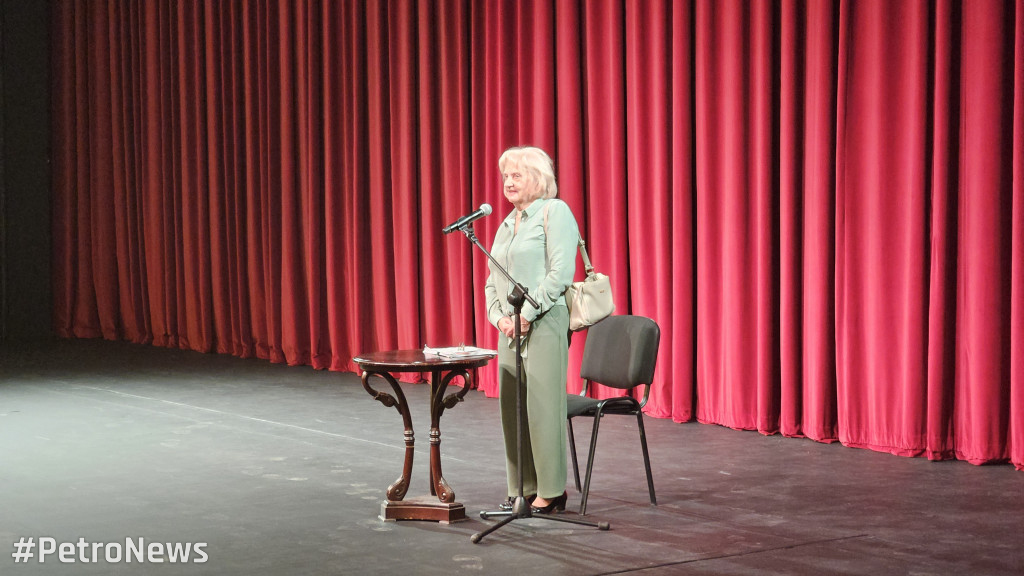 Teatr z tradycją, przyszłością i... ORLENEM