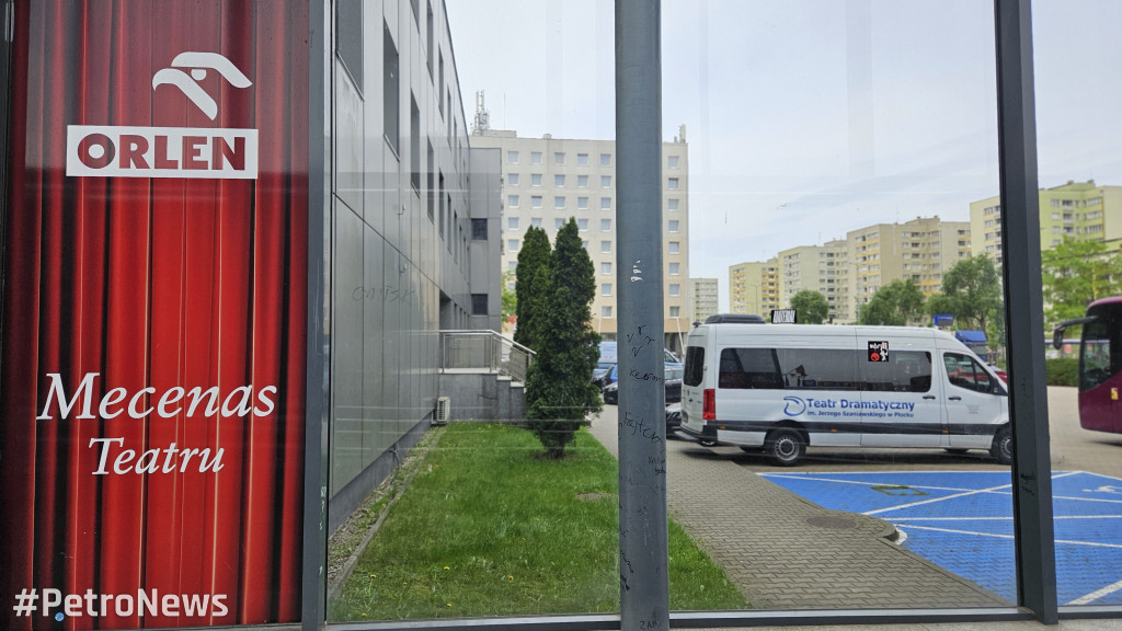 Teatr z tradycją, przyszłością i... ORLENEM
