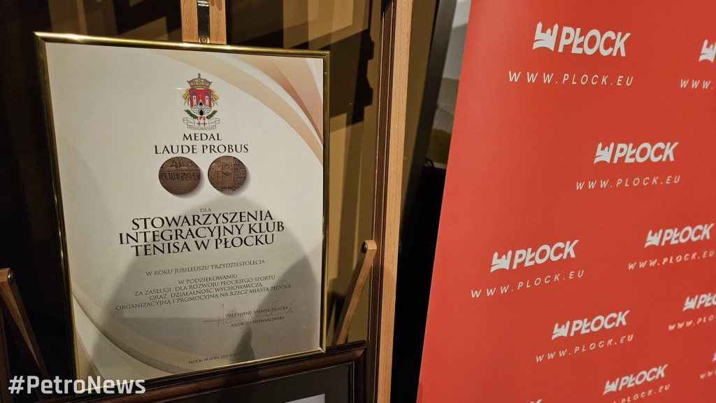 Książka o historii tenisa na wózkach w Płocku