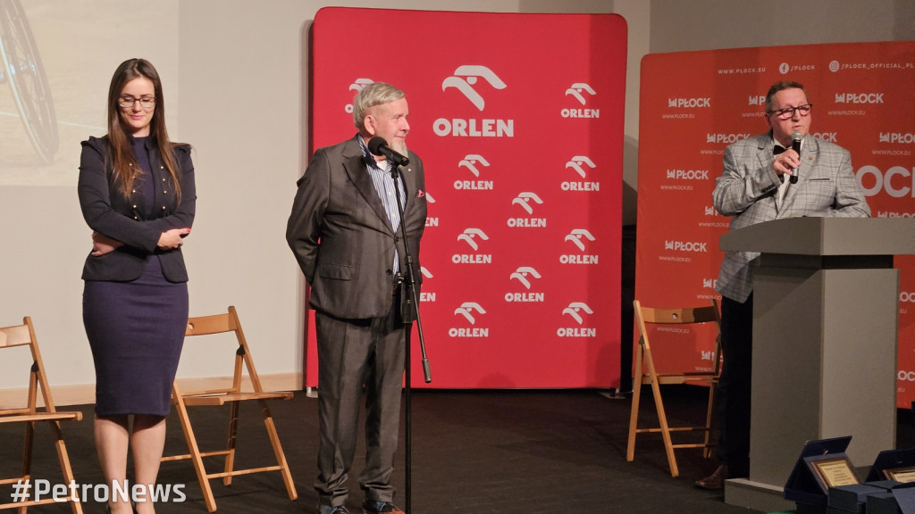 Książka o historii tenisa na wózkach w Płocku