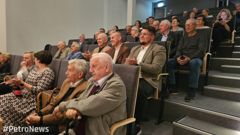 Książka o historii tenisa na wózkach w Płocku