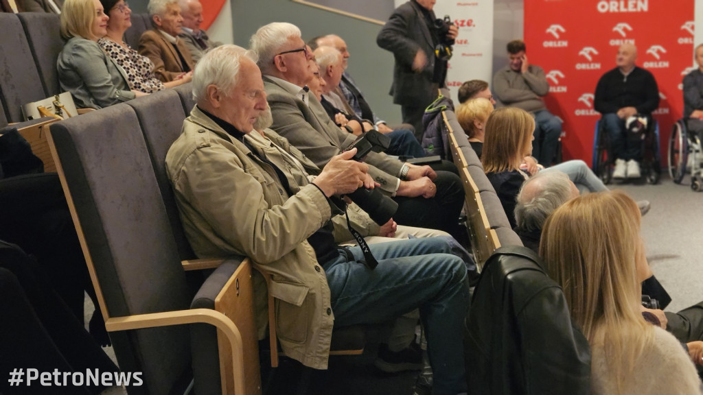 Książka o historii tenisa na wózkach w Płocku