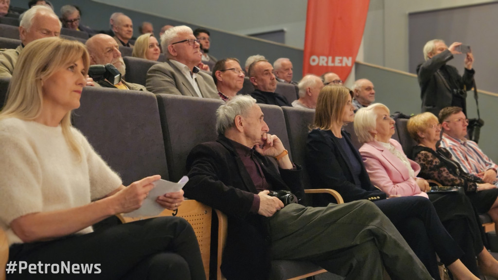 Książka o historii tenisa na wózkach w Płocku