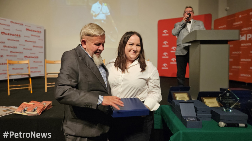 Książka o historii tenisa na wózkach w Płocku