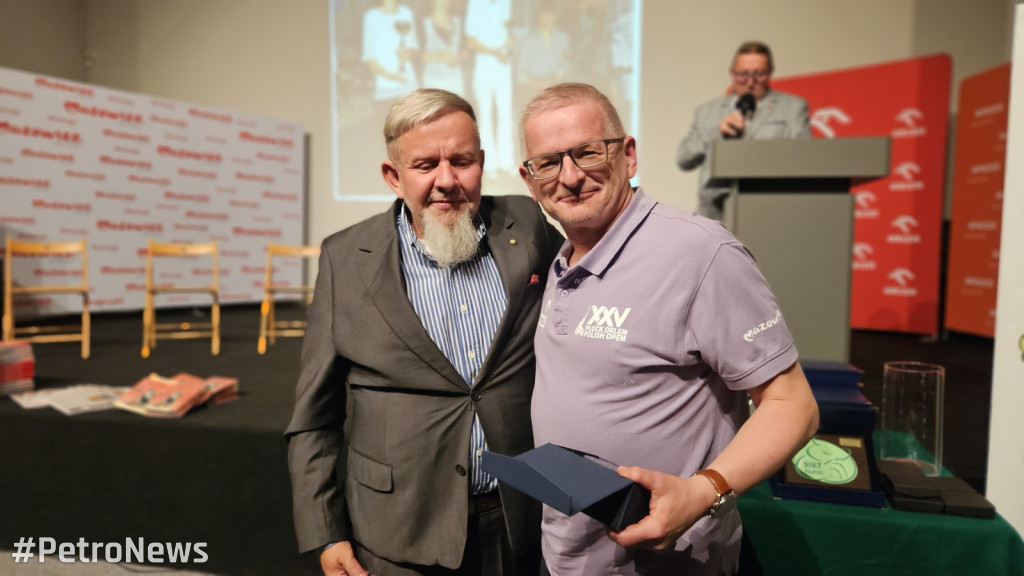 Książka o historii tenisa na wózkach w Płocku