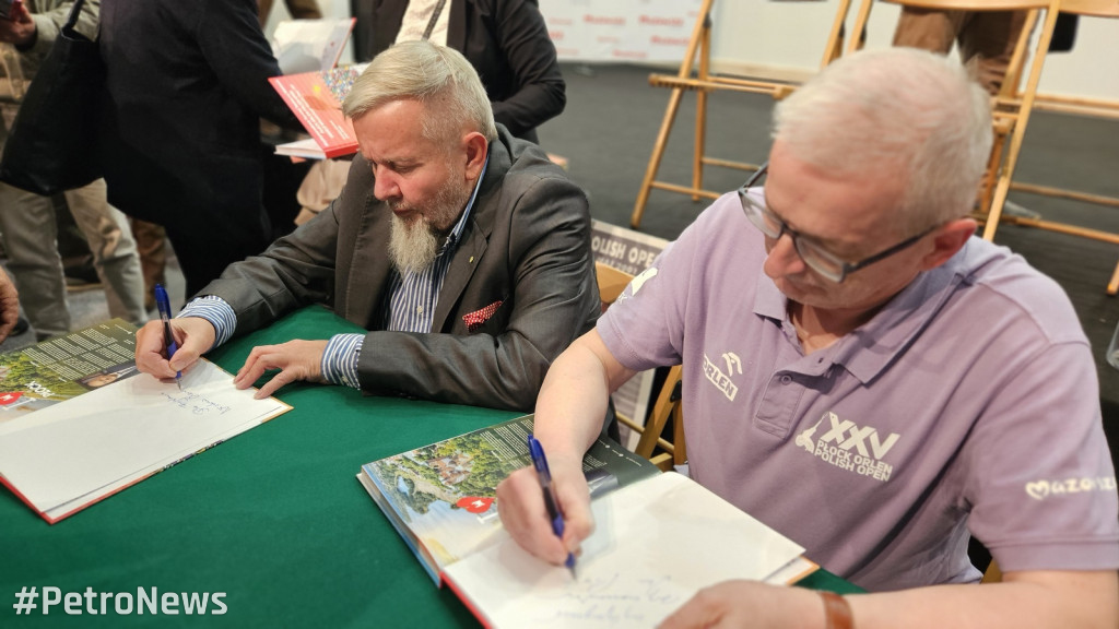 Książka o historii tenisa na wózkach w Płocku