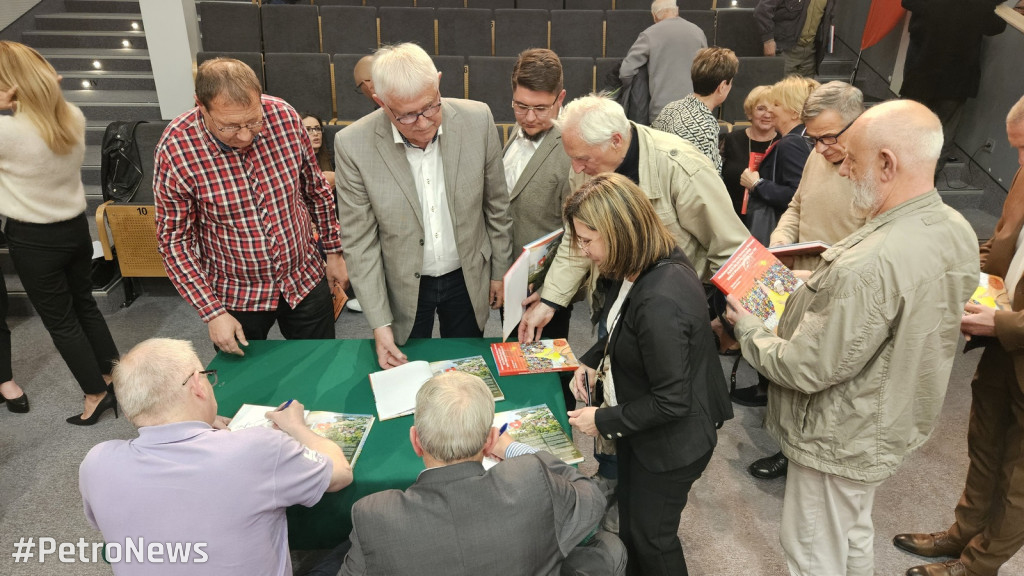 Książka o historii tenisa na wózkach w Płocku