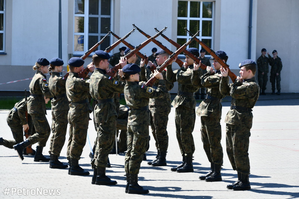 Szkoła kultywuje pamięć płockich strzelców konnych