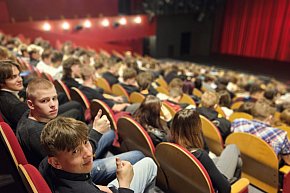 Teatr z tradycją, przyszłością i... ORLENEM-2695